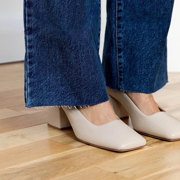 Dear Frances Box Pump - Mid Height Box Sandles - Picture 3 of 6